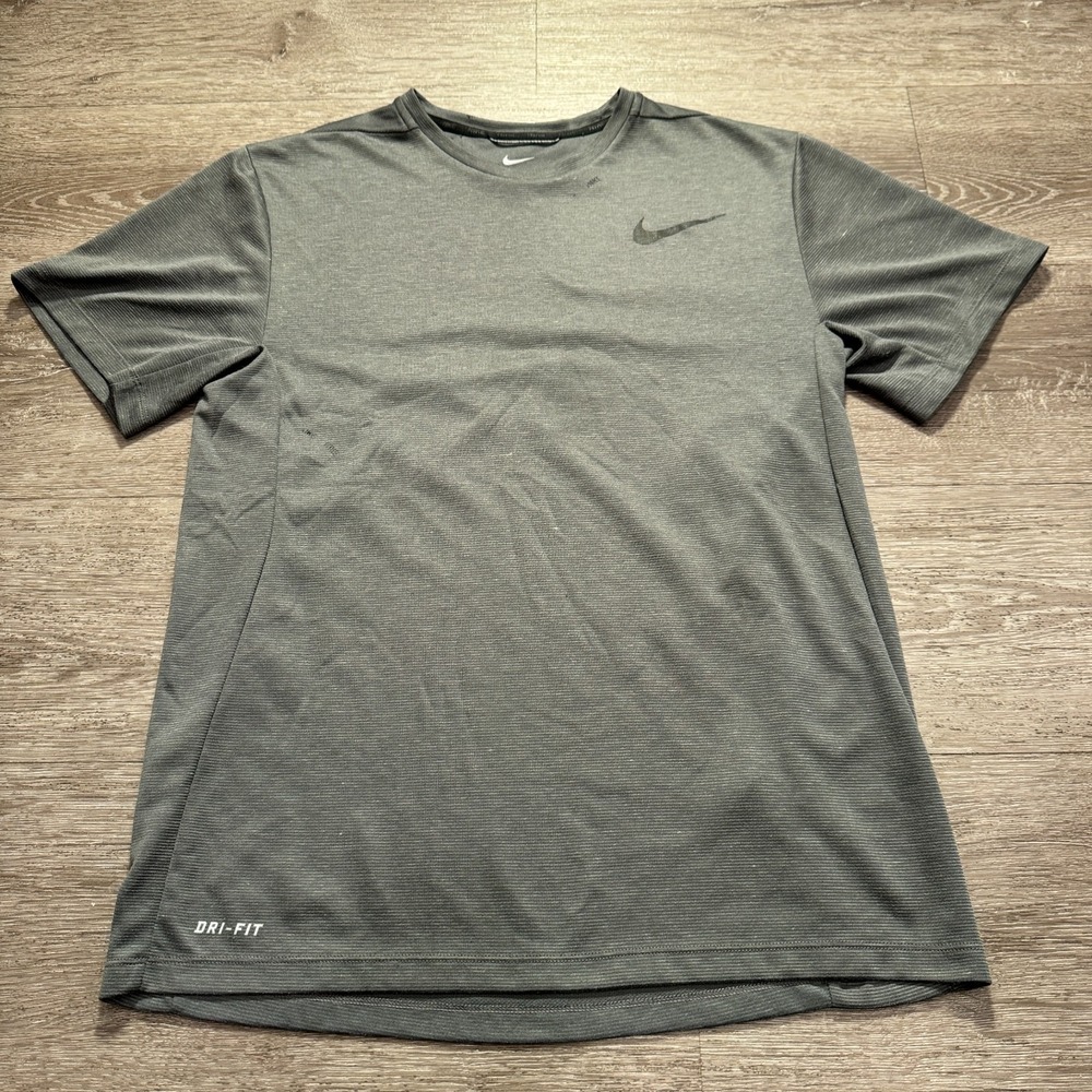 Nike Shirt Mens Medium Gray Performance Short Sleeve Tee Casual Adult Fitness